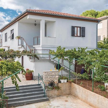 1 Bedroom Cozy Apartment In Pula Luaran gambar