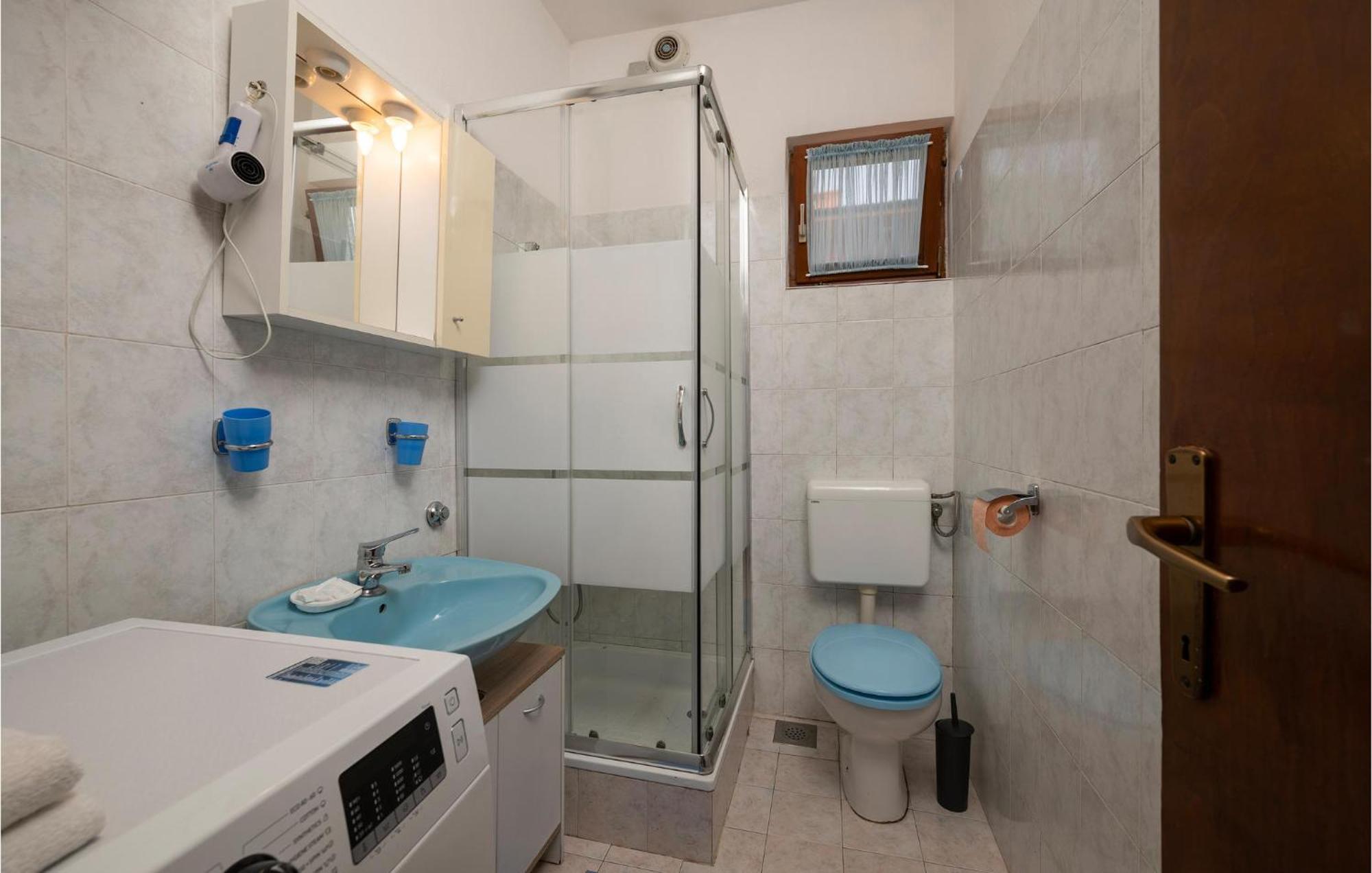 1 Bedroom Cozy Apartment In Pula Luaran gambar