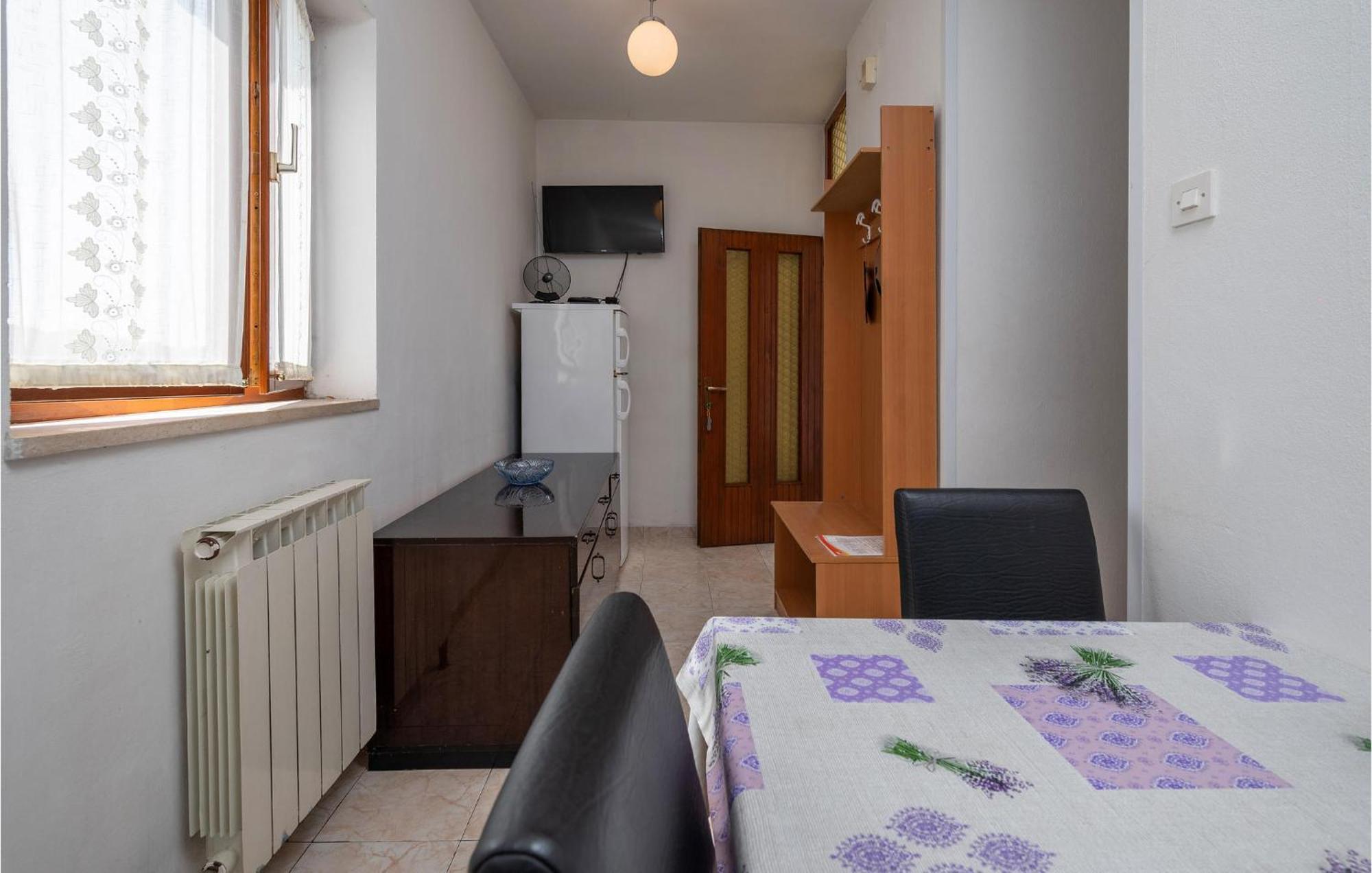 1 Bedroom Cozy Apartment In Pula Luaran gambar