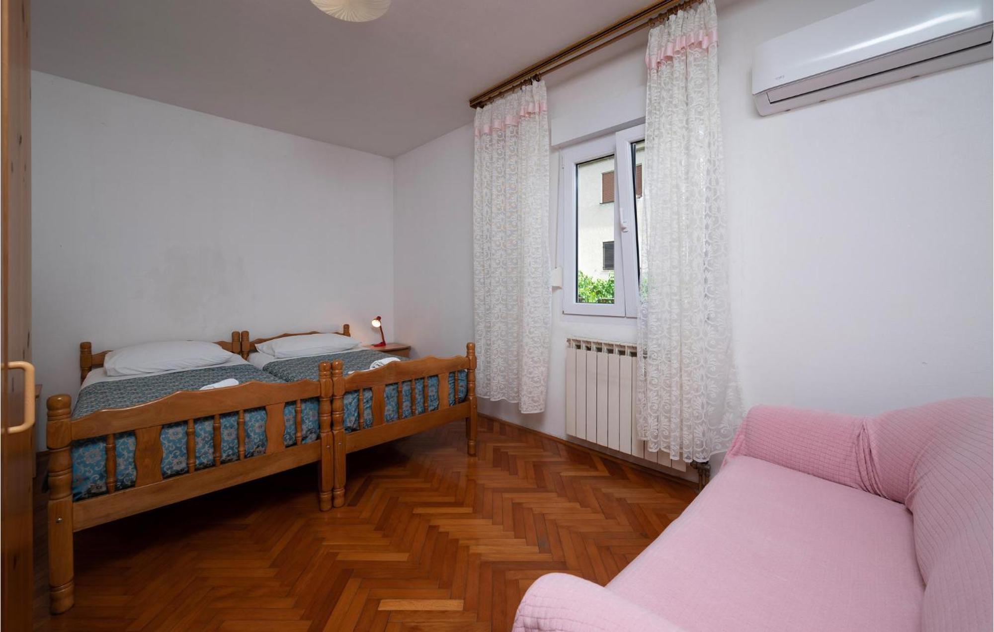1 Bedroom Cozy Apartment In Pula Luaran gambar